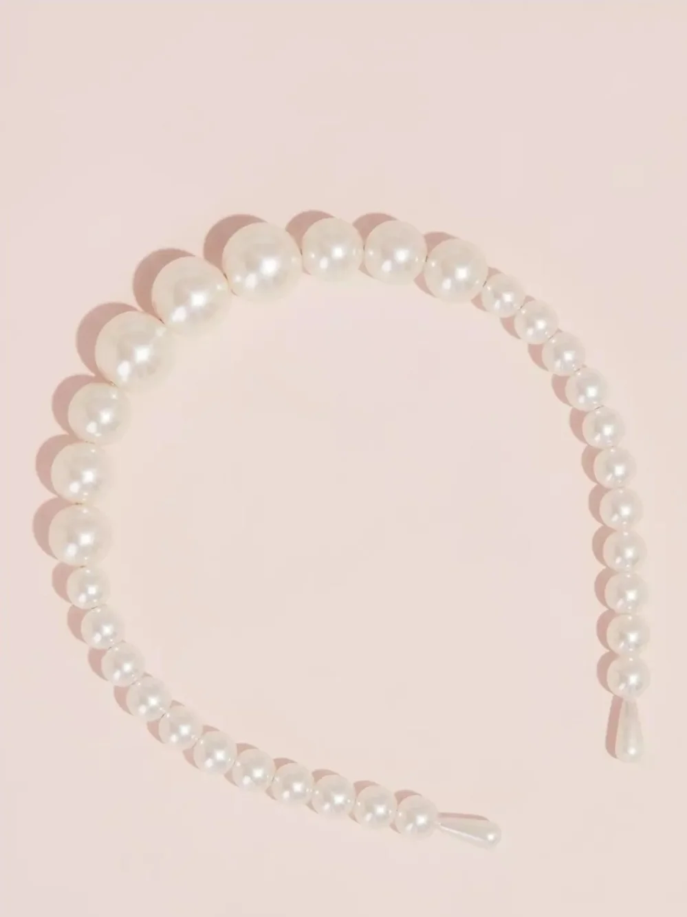 White Faux Pearl Headband With Graduated Design With Larger Pearls In Center